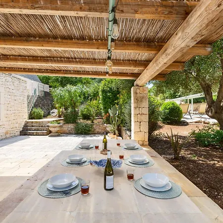 Piazzetta Dei Trulli By Perle Di Puglia
